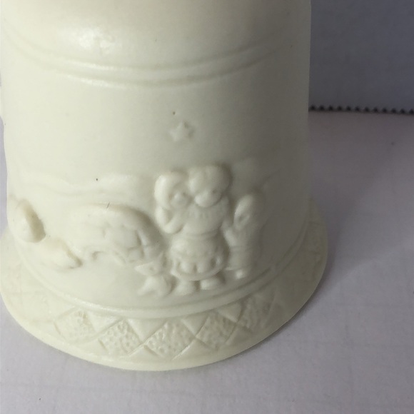 Vintage Arctic Kids Alaska Inuit Native Holiday Christmas Bisque Porcelain Bell - Picture 5 of 7